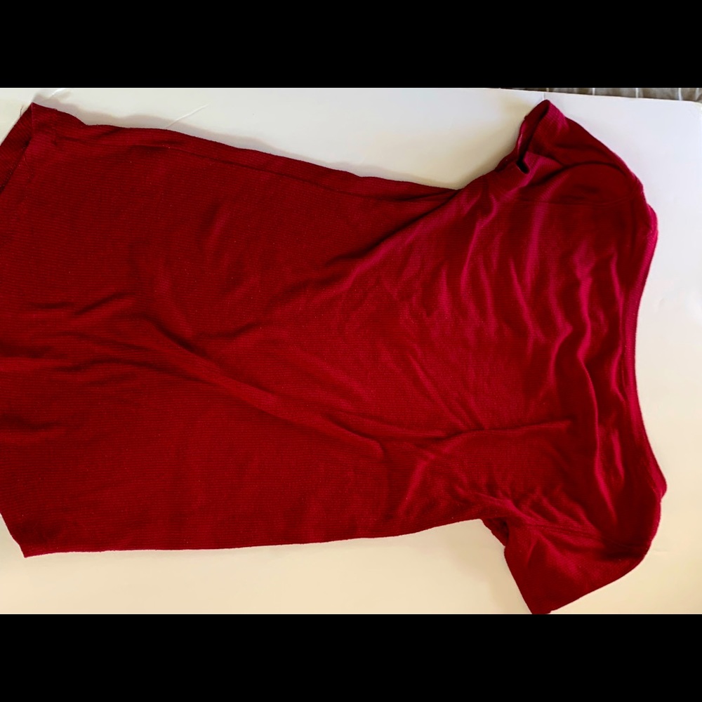 Red V-Neck Button Ribbed Tee - Picture 4 of 4